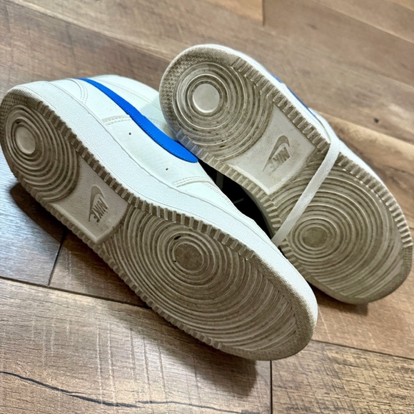 Nike Women’s Court Vision Mid Sneaker in Sail blue and White Size 8.5 - Picture 7 of 7